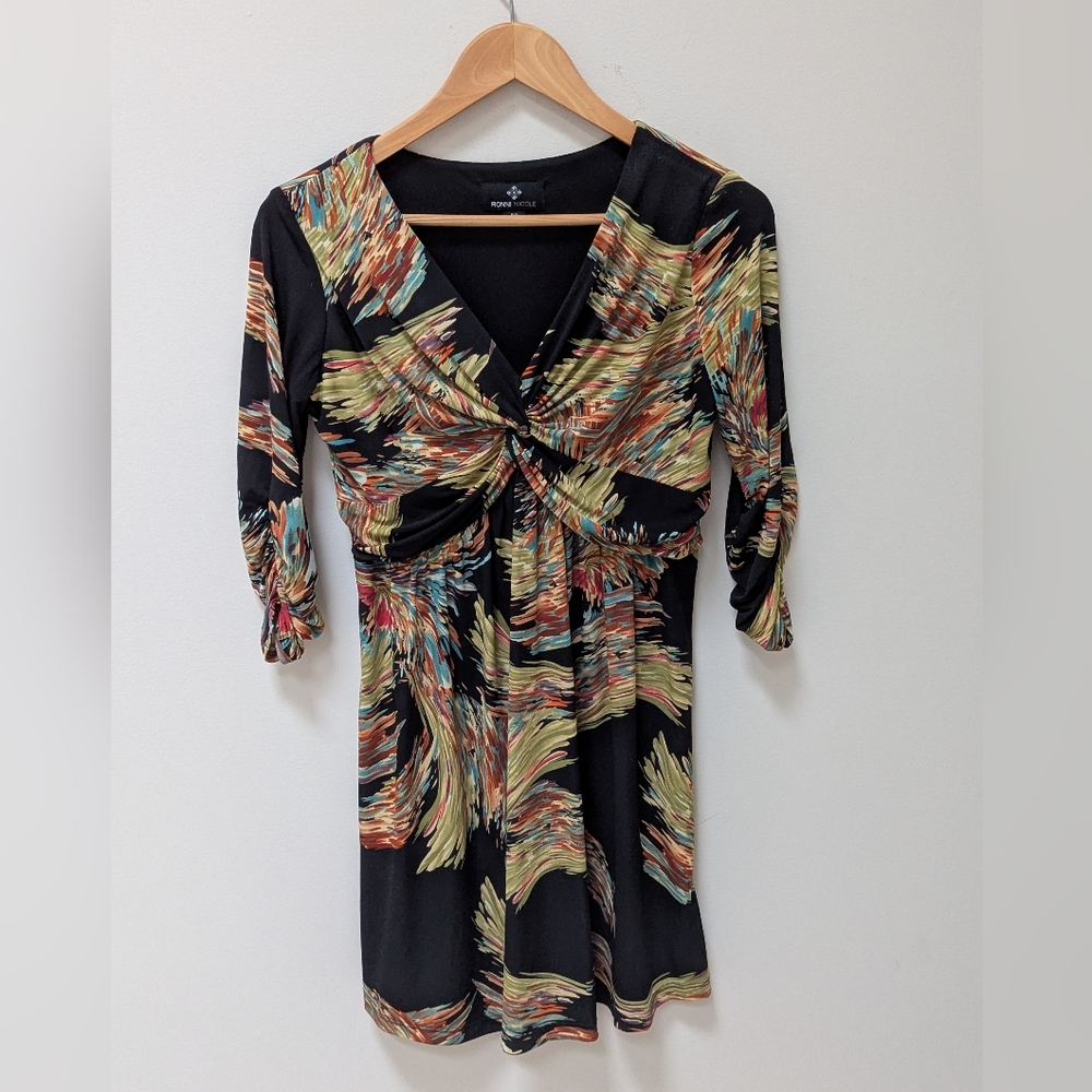 🌟 Ronni Nicole Petite 4P Twist Front Bold Print Dress